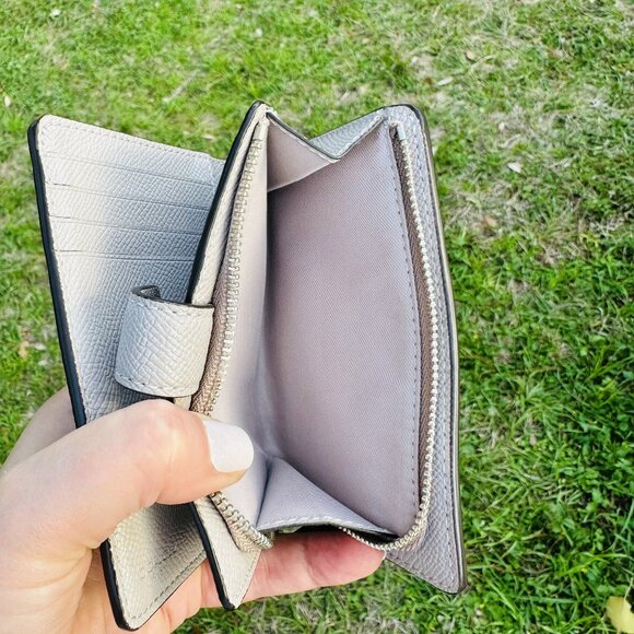 Coach Corner Zip Medium  Leather Wallet $165 MRSP - Picture 12 of 16